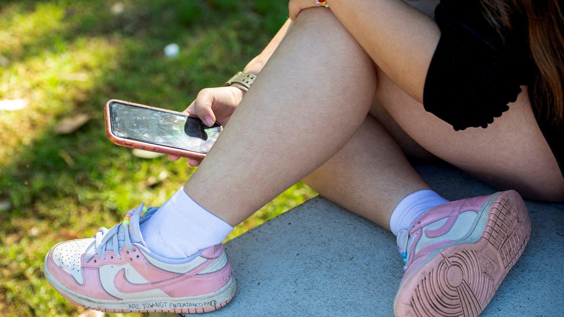 Australian Teens Remain Active on Social Media Post-Ban Australian Teens Remain Active on Social Media Post-Ban
