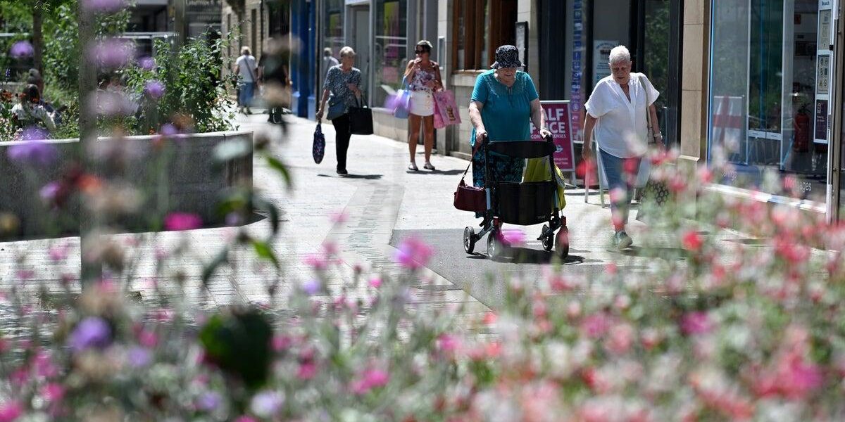 UK Retail Footfall Declines Amid Heatwave, ‘Burnham Bounce’ Elusive UK Retail Footfall Declines Amid Heatwave, ‘Burnham Bounce’ Elusive