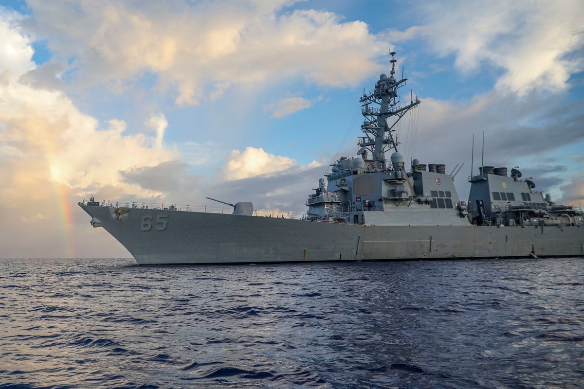 US Navy Destroyer with 300 Sailors Suffers Four-Day Power Failure in Pacific US Navy Destroyer with 300 Sailors Suffers Four-Day Power Failure in Pacific