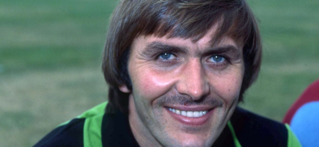 Jimmy Rimmer, Former Aston Villa, Arsenal, and Manchester United Goalkeeper, Dies
