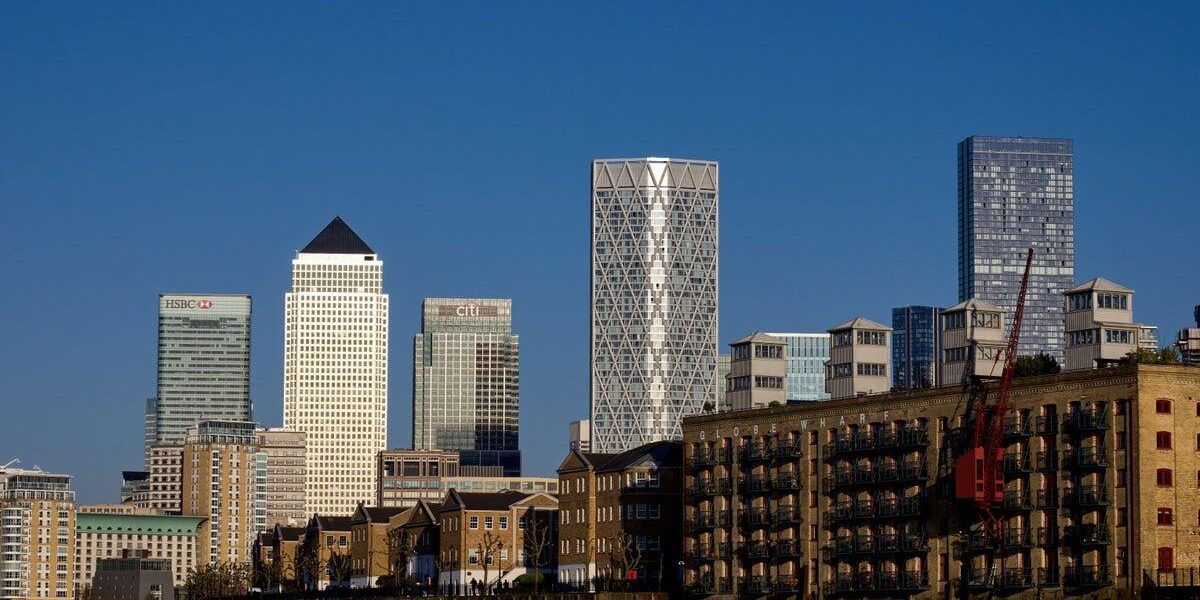 FTSE 100 Declines Despite Strong Financials from WPP and Diageo