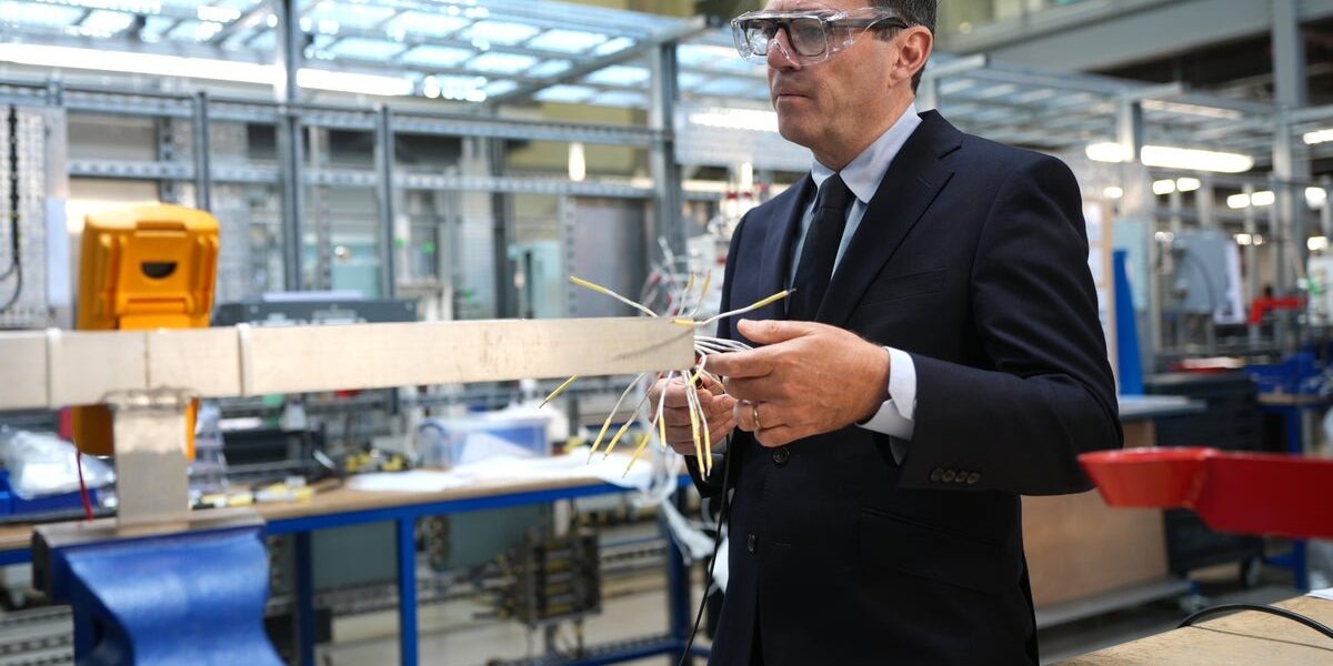 Prime Minister Faces Pressure to Rejoin EU Single Market Prime Minister Faces Pressure to Rejoin EU Single Market