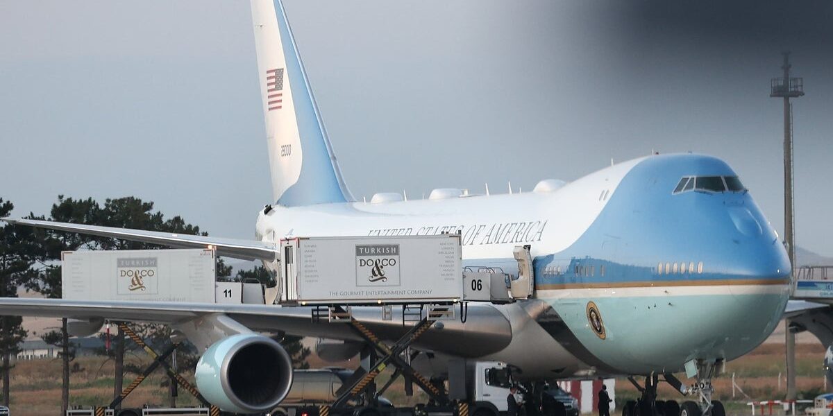 Former Secret Service Agents Defend Trump’s Strategic Decoy Flights
