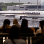Singapore Airlines Crew Lauded for Life-Saving Efforts on Passenger Singapore Airlines Crew Lauded for Life-Saving Efforts on Passenger