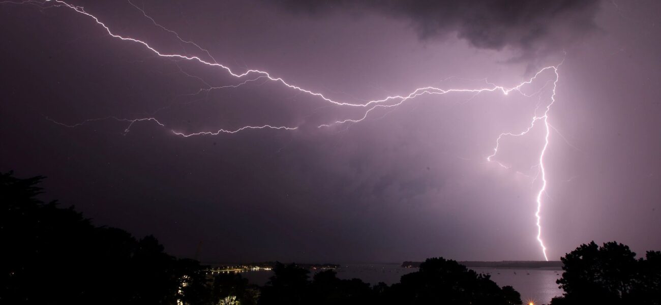 Severe Thunderstorms Forecast: Large Hail, Flash Floods, and Travel Chaos Ahead Severe Thunderstorms Forecast: Large Hail, Flash Floods, and Travel Chaos Ahead