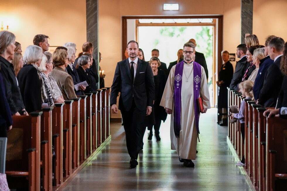 Norwegians Gather for Emotional Tributes to Departed King Harald V Norwegians Gather for Emotional Tributes to Departed King Harald V
