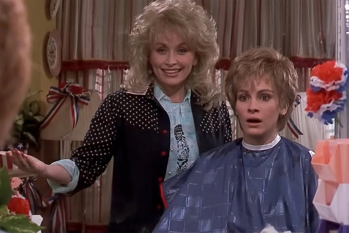 Julia Roberts Recalls Dolly Parton’s Inspirational Advice on Steel Magnolias Set Julia Roberts Recalls Dolly Parton’s Inspirational Advice on Steel Magnolias Set