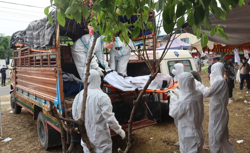 Nepal’s Chitwan District Faces Flash Flood Tragedy: Bodies and Temporary Graves Nepal’s Chitwan District Faces Flash Flood Tragedy: Bodies and Temporary Graves