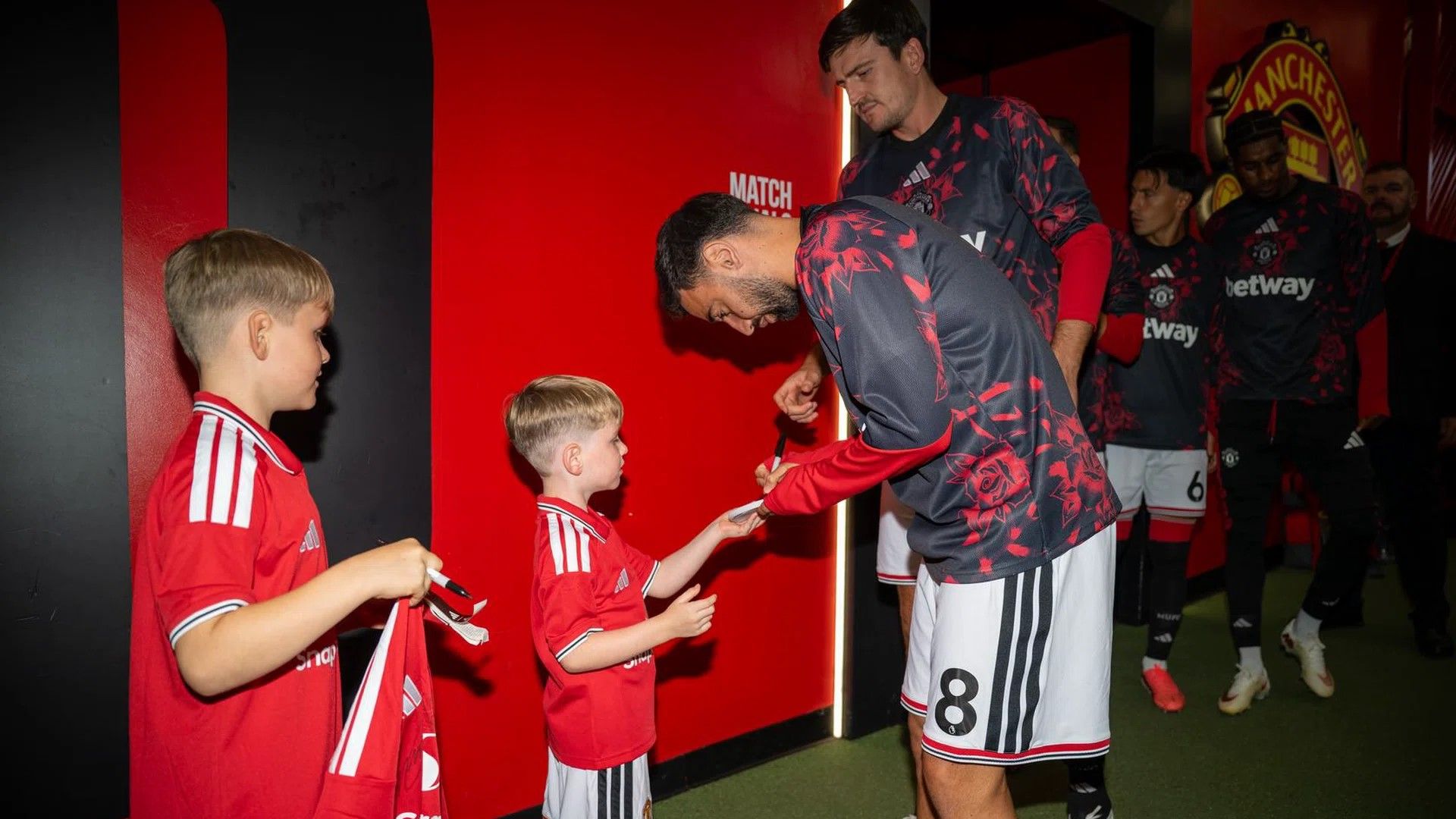 Heartwarming Tribute: Sons of Fallen Police Officer Lead Manchester United as Mascots