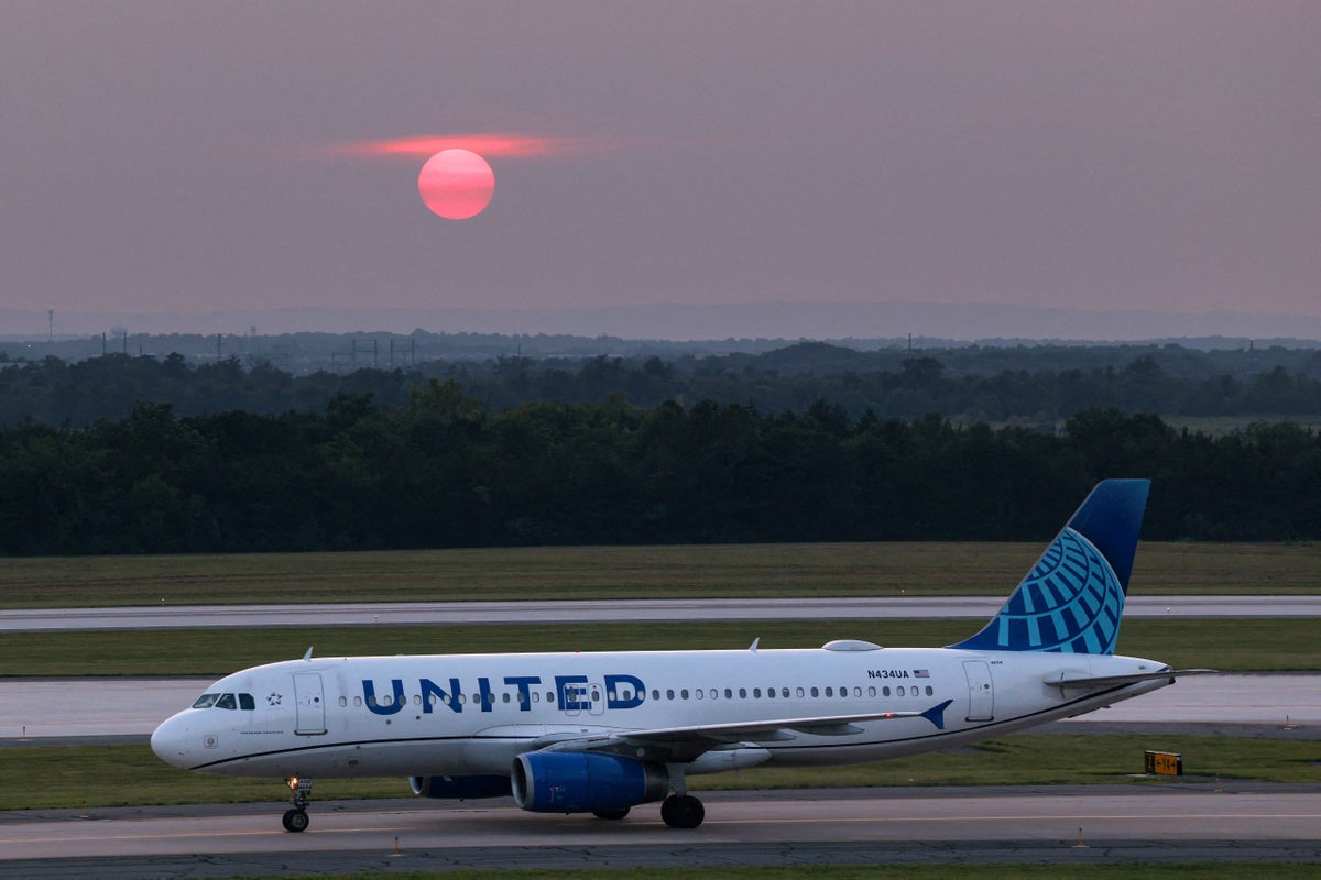 Passenger Details Grueling 20-Hour Ordeal on Weather-Diverted United Airlines Flight Passenger Details Grueling 20-Hour Ordeal on Weather-Diverted United Airlines Flight