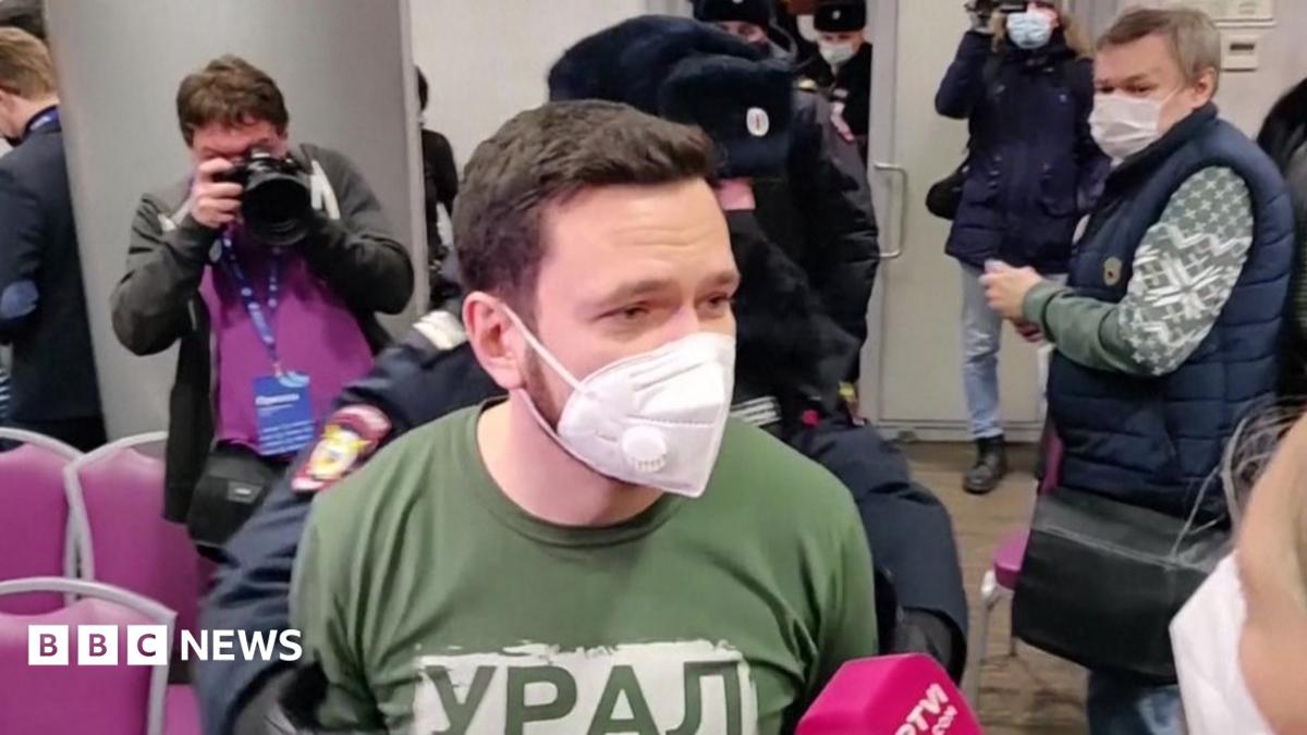Russian Election Observer Loses Consciousness During Arrest, Opposition Party Claims Russian Election Observer Loses Consciousness During Arrest, Opposition Party Claims