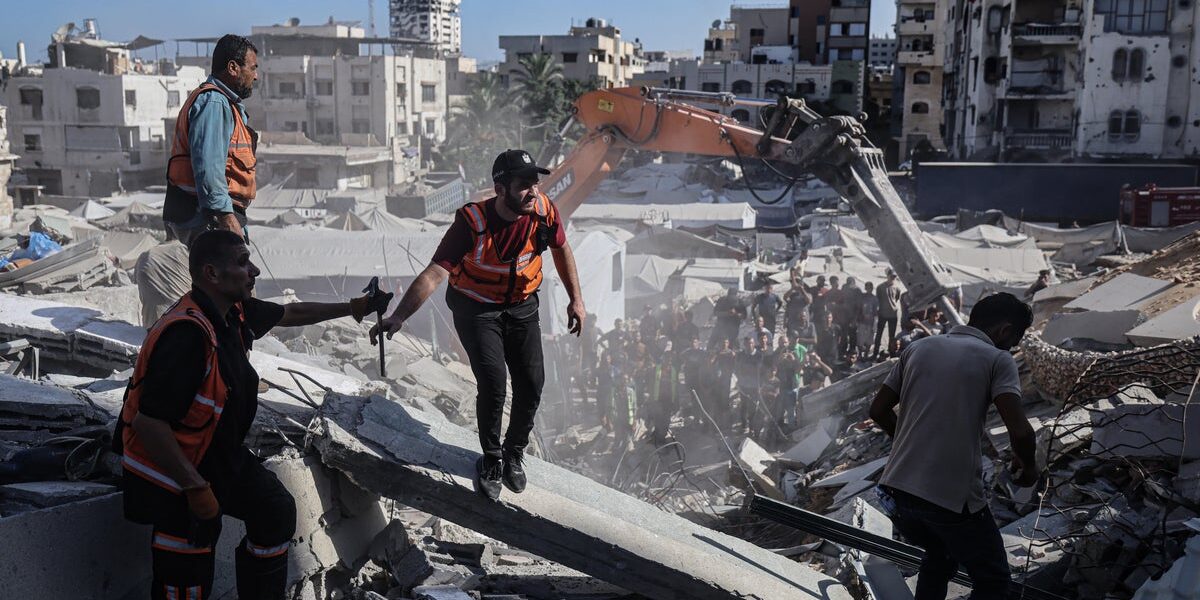 Gaza Building Collapse Leaves 14 Dead as Displaced Families Face Ongoing Structural Hazards