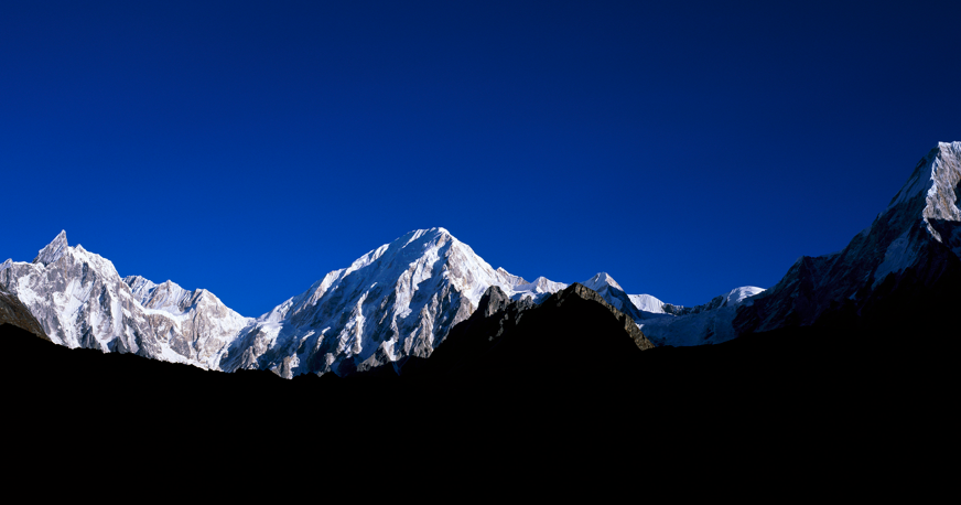 Nepal Avalanche Traps 12, Killing at Least 2 as Rescue Efforts Continue Nepal Avalanche Traps 12, Killing at Least 2 as Rescue Efforts Continue