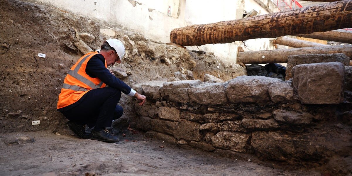 Ancient Wall Unearthed Beneath Paris Hotel May Rewrite City’s Origins Ancient Wall Unearthed Beneath Paris Hotel May Rewrite City’s Origins