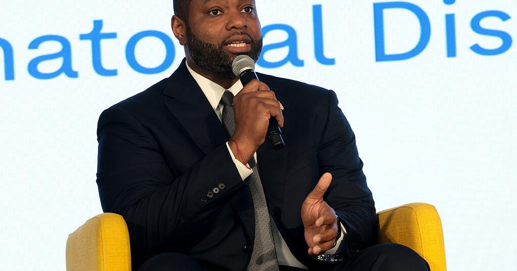 Florida Gubernatorial Candidate Byron Donalds Defends Trump Alignment Amid Website Changes Florida Gubernatorial Candidate Byron Donalds Defends Trump Alignment Amid Website Changes
