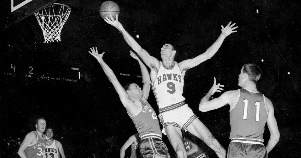Bob Pettit, NBA’s First MVP, Passes Away at 93 Bob Pettit, NBA’s First MVP, Passes Away at 93