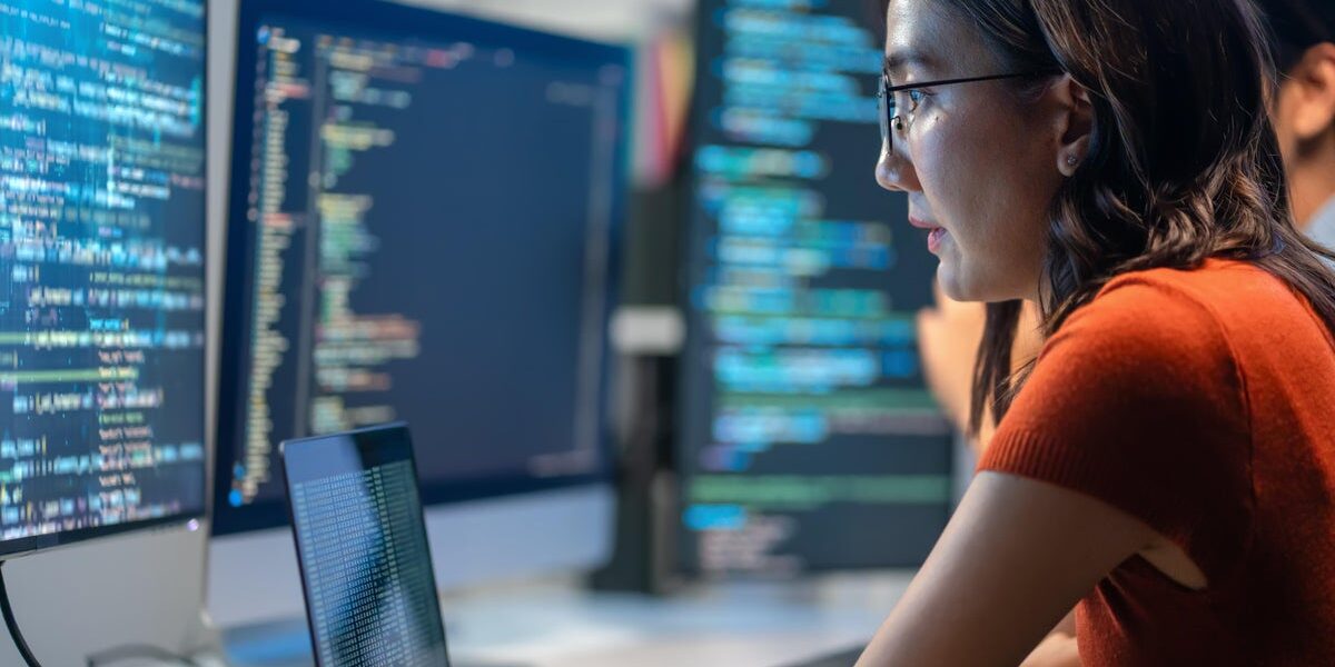 Could AI Take Over the Internet? Experts Weigh In