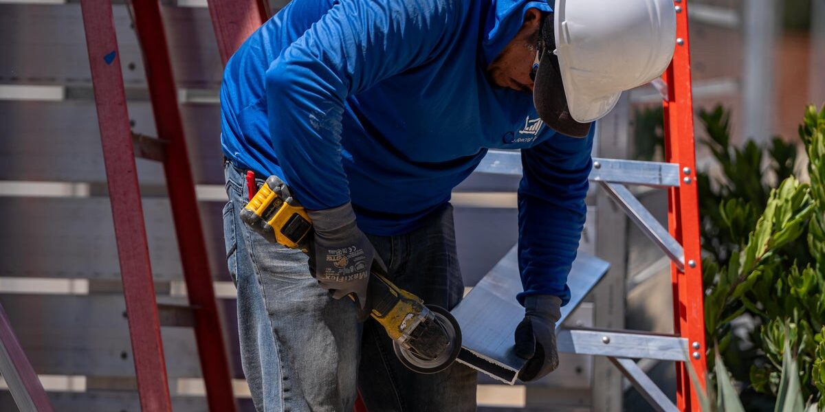Proposal to Lower Social Security Retirement Age for Blue-Collar Workers Sparks Debate