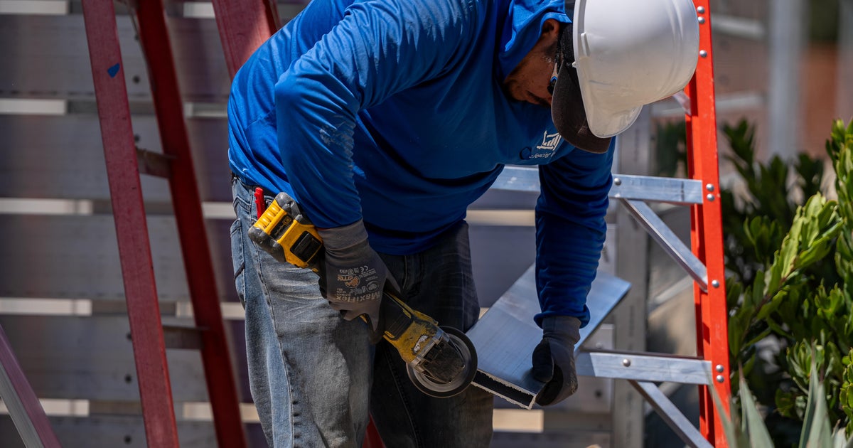Proposal to Lower Social Security Retirement Age for Blue-Collar Workers Sparks Debate Proposal to Lower Social Security Retirement Age for Blue-Collar Workers Sparks Debate