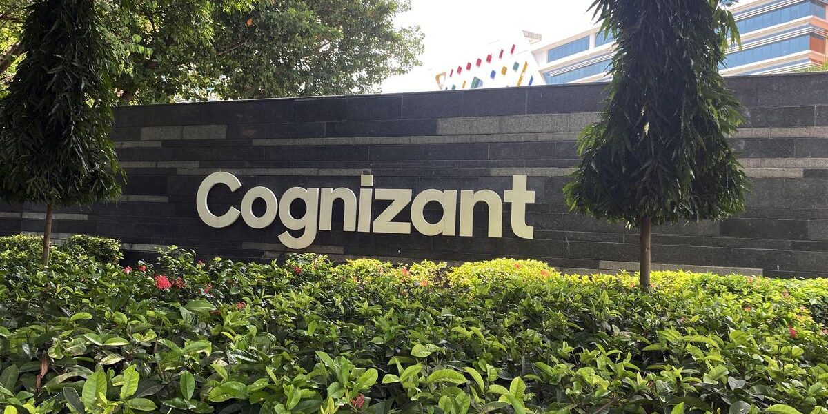 U.S. Halts Cognizant’s Green-Card Applications Amid Fraud Probe U.S. Halts Cognizant’s Green-Card Applications Amid Fraud Probe
