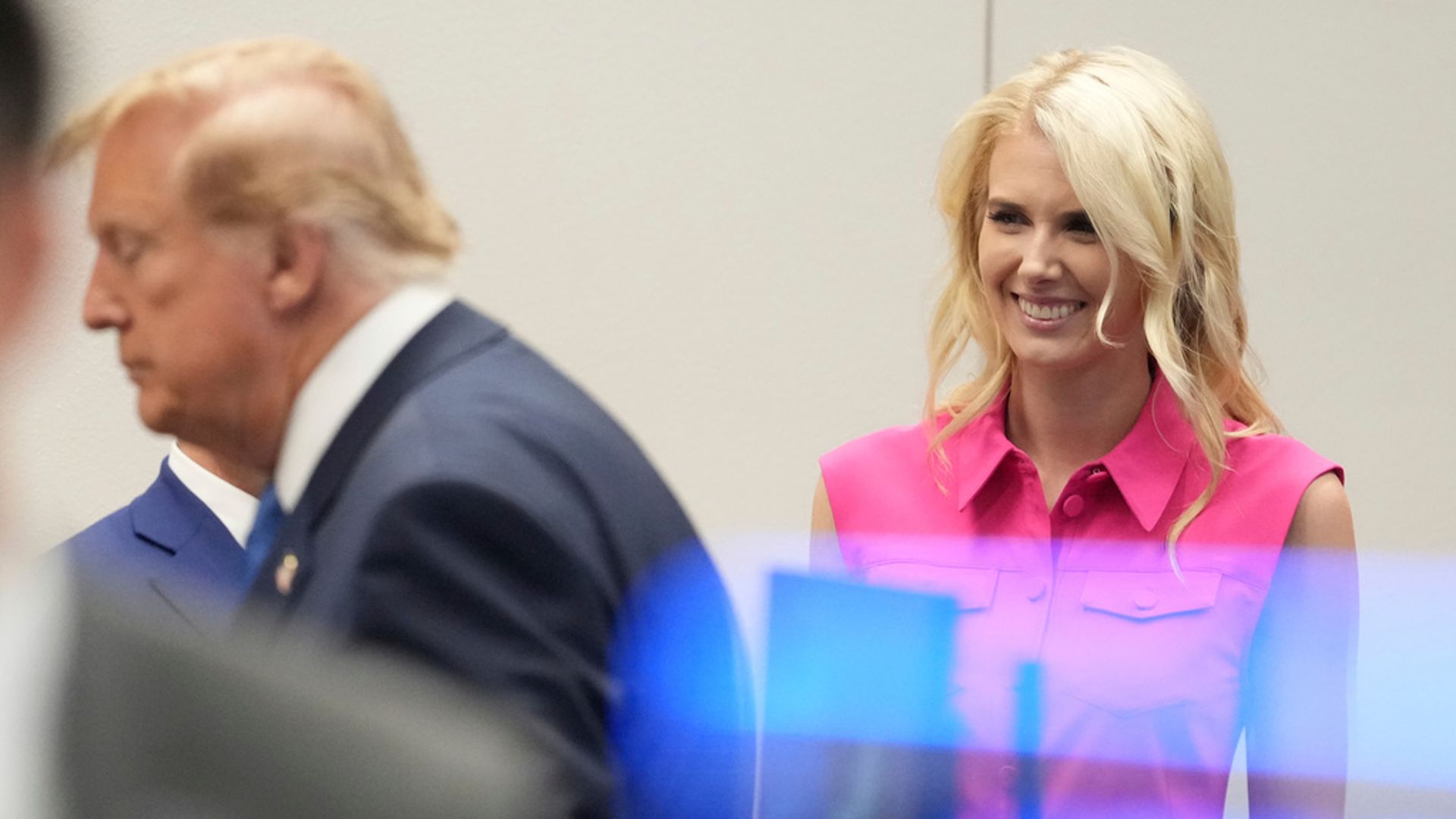 Trump Awarded ,000 Cash Gifts to Top White House Aides, Disclosures Reveal