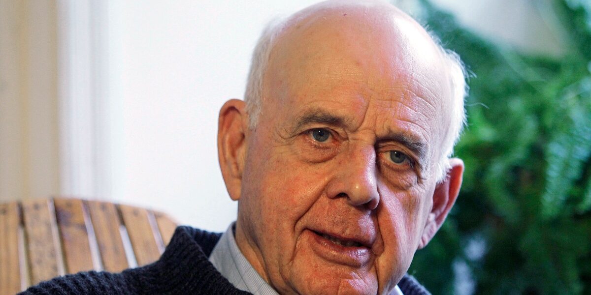 Kentucky-Born Author Wendell Berry, Advocate of Simpler Life, Passes Away at 92 Kentucky-Born Author Wendell Berry, Advocate of Simpler Life, Passes Away at 92