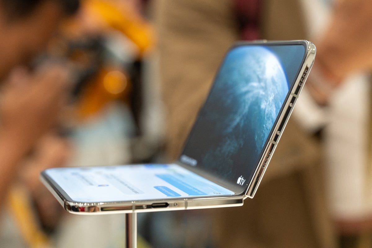 iPhone Duo First Impressions: How It Feels to Fold an iPhone