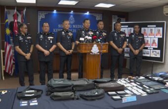 Johor Police Arrest Eight in 17-Car Break-In Operation, Including Four Singapore Vehicles at Desaru Resorts Johor Police Arrest Eight in 17-Car Break-In Operation, Including Four Singapore Vehicles at Desaru Resorts