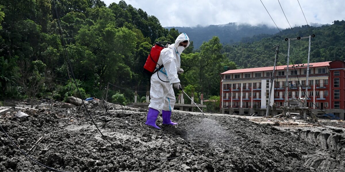 Despair and Death: Nepal’s Rescue Efforts Overwhelmed as Fatalities Surpass 1,000 Despair and Death: Nepal’s Rescue Efforts Overwhelmed as Fatalities Surpass 1,000