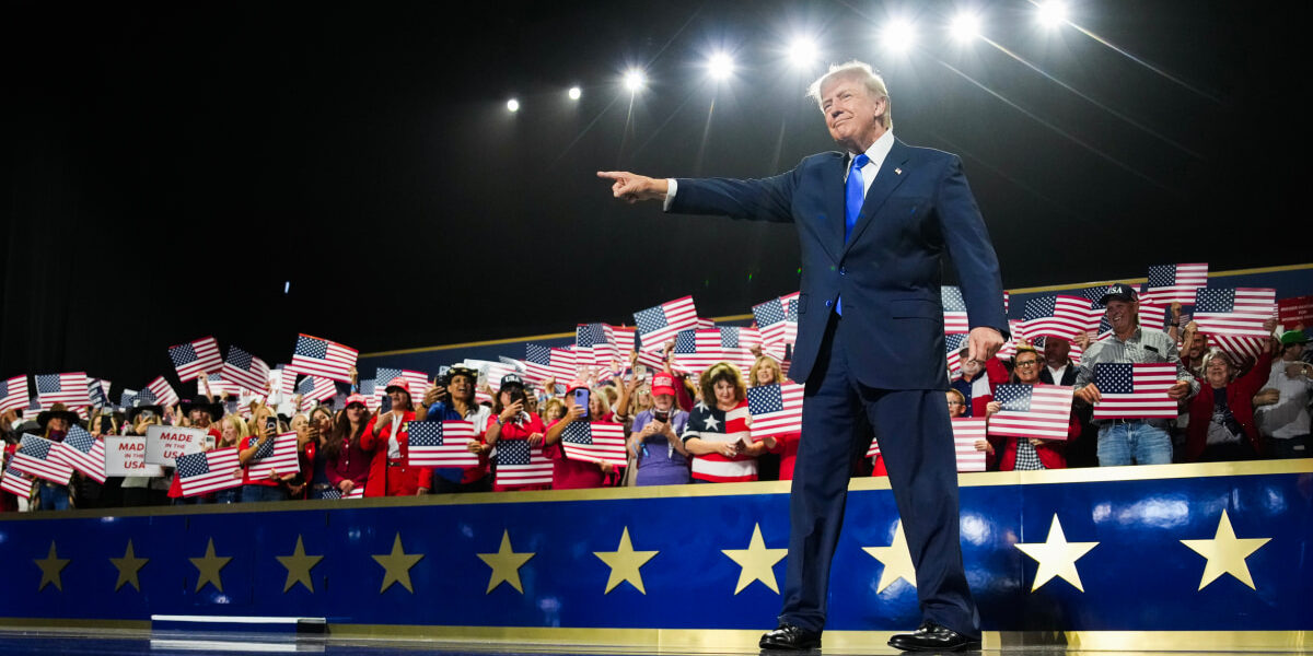 Trump Pledges ,000 Dividend as Apple Debuts Foldable iPhone Duo Trump Pledges ,000 Dividend as Apple Debuts Foldable iPhone Duo