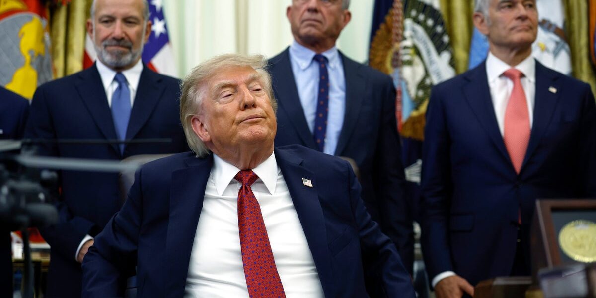 Trump Weighs Fresh Strikes Against Iran Amid Strait of Hormuz Tensions Trump Weighs Fresh Strikes Against Iran Amid Strait of Hormuz Tensions