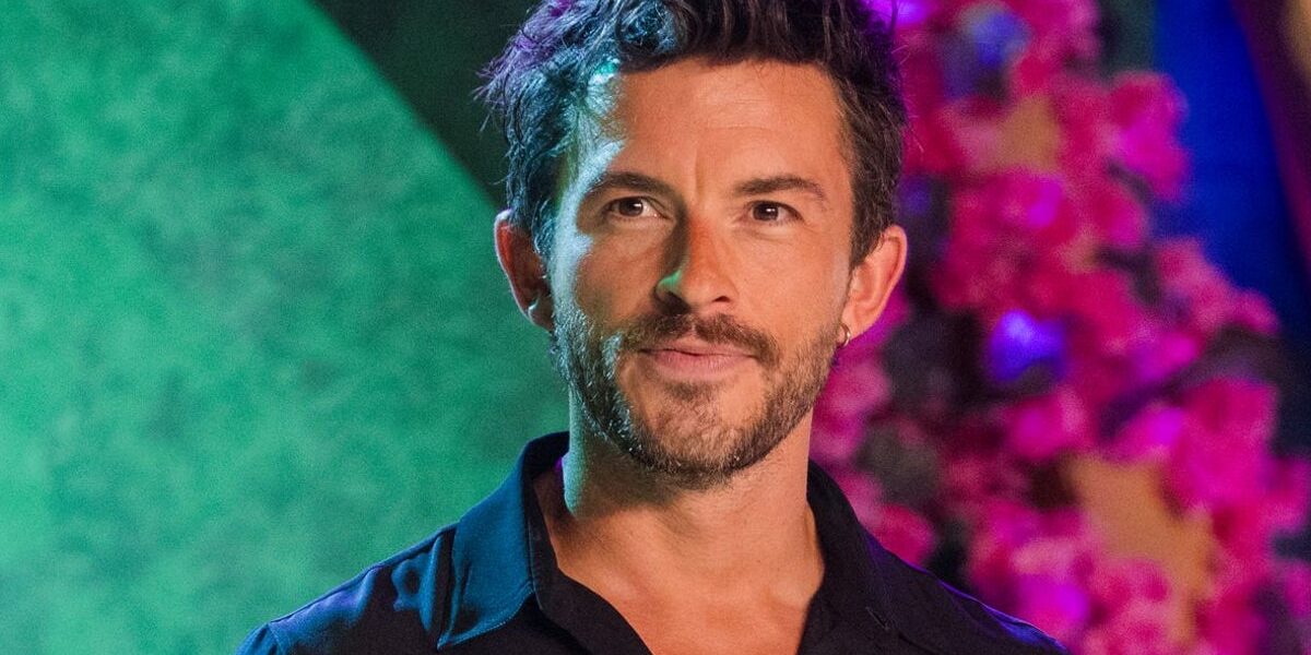 Jonathan Bailey Exits Sunday In The Park With George Following Ariana Grande’s Departure