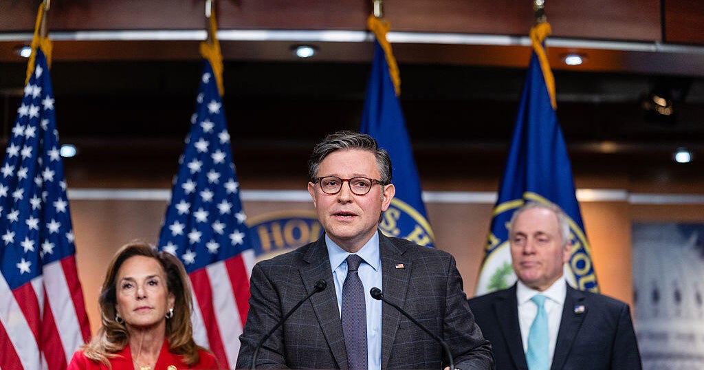 Congress Approves Funding Bill to Prevent October Shutdown, Postponing Budget Battle Until After Midterms