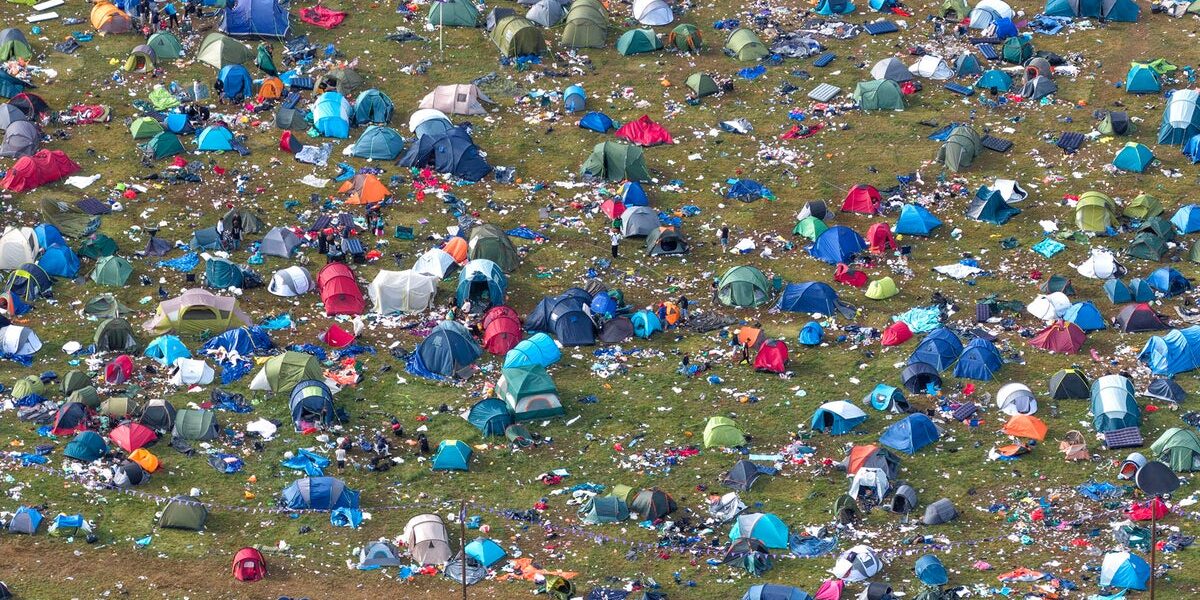 Reading Festival Aftermath: Thousands of Tents and Rubbish Left Behind Reading Festival Aftermath: Thousands of Tents and Rubbish Left Behind