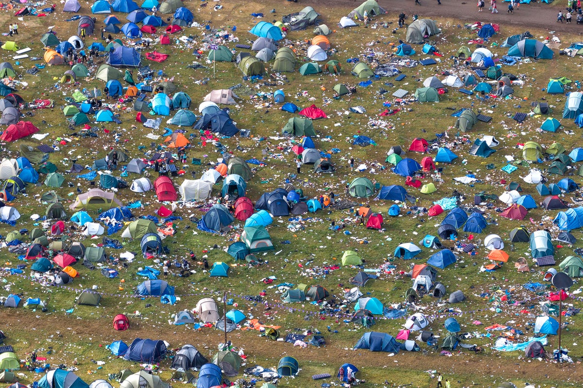 Reading Festival Aftermath: Thousands of Tents and Rubbish Left Behind Reading Festival Aftermath: Thousands of Tents and Rubbish Left Behind