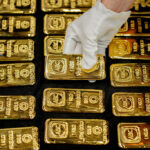 Gold Plummets to Over 3-Week Low Amid Middle East Tensions and Rate-Hike Fears