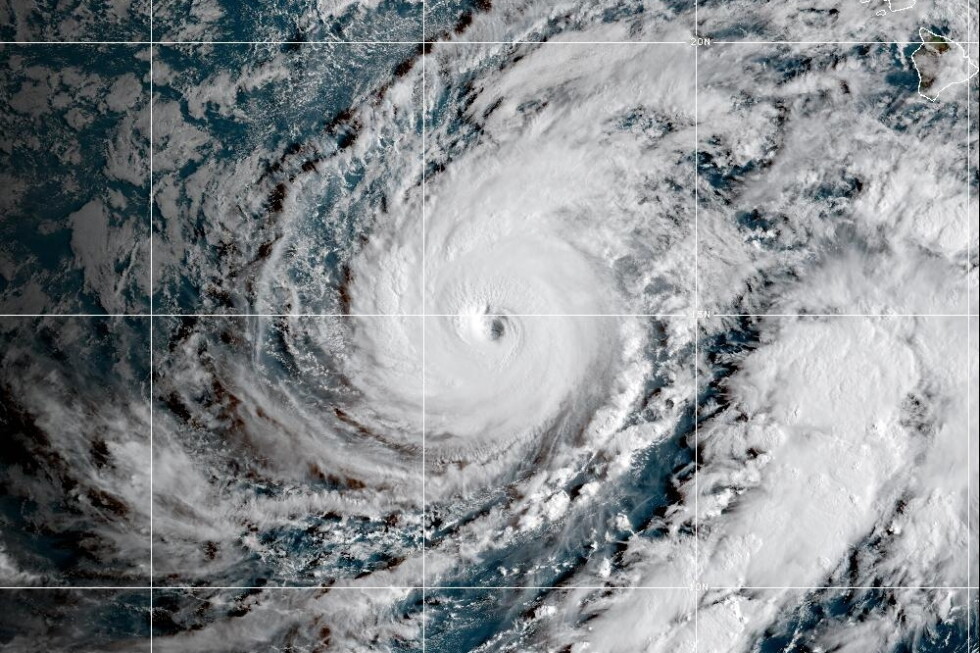 Hawaii Braces for Heavy Rain and Flooding as Hurricane Lowell Approaches Hawaii Braces for Heavy Rain and Flooding as Hurricane Lowell Approaches