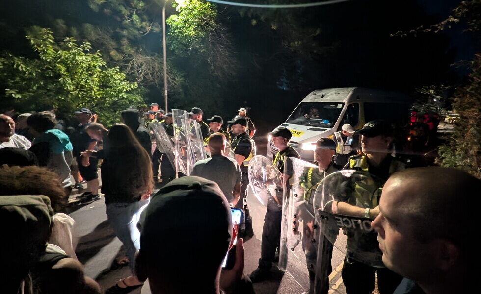 UK Government Condemns Anti-Immigrant Protests at Key Port After Channel Crossings UK Government Condemns Anti-Immigrant Protests at Key Port After Channel Crossings