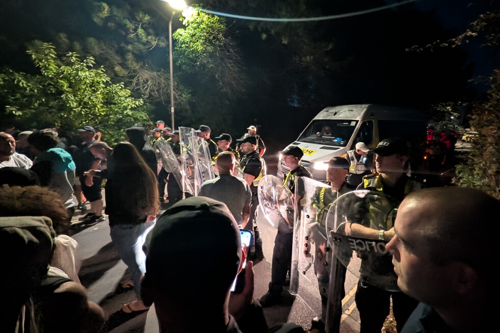 UK Government Condemns Anti-Immigrant Protests at Key Port After Channel Crossings