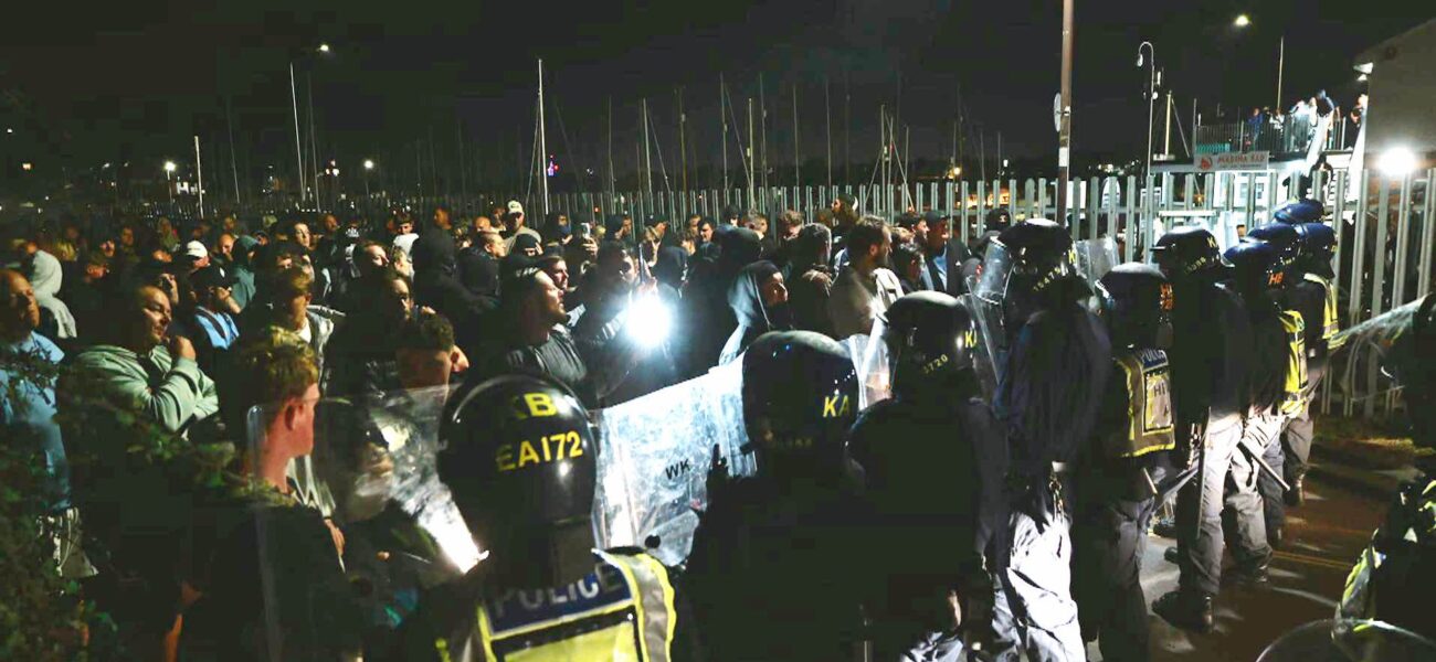Protesters Injure Officers, Damage Vehicles in Anti-Migrant Demonstration in Portsmouth