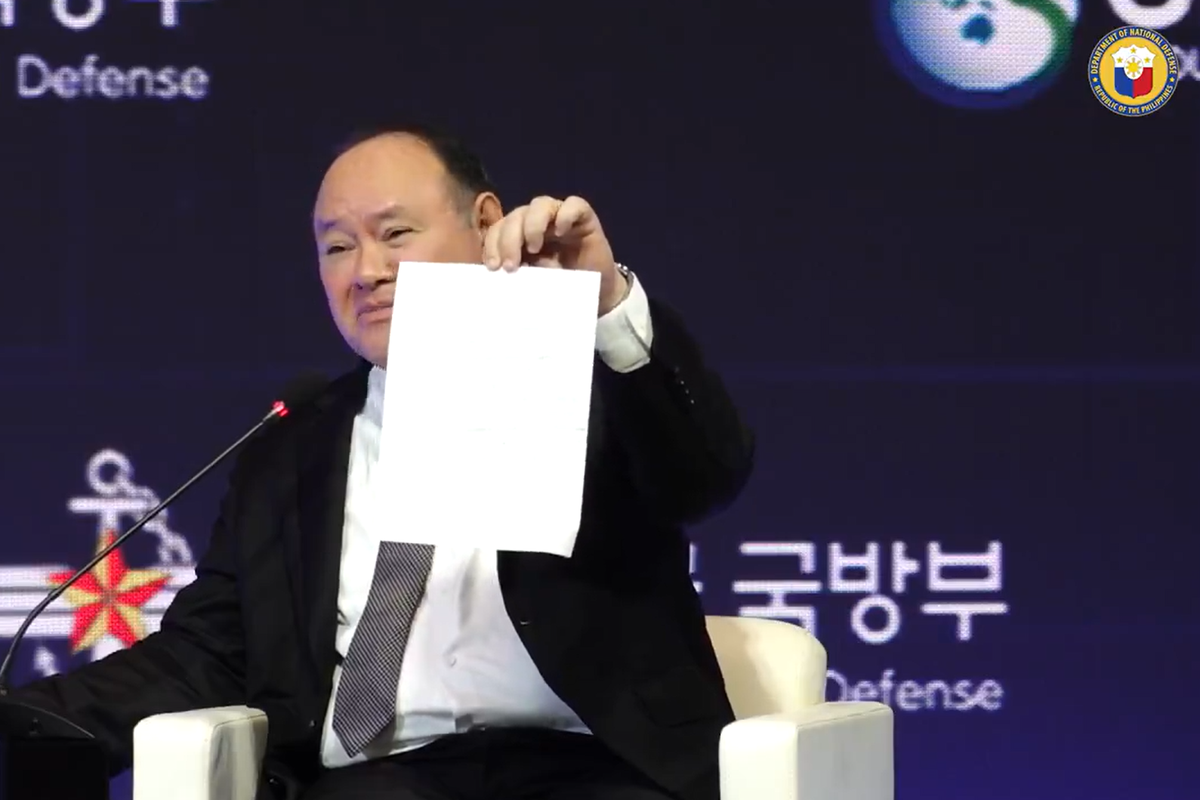 Philippine Official Confronts China After Note Slipped During Speech Philippine Official Confronts China After Note Slipped During Speech