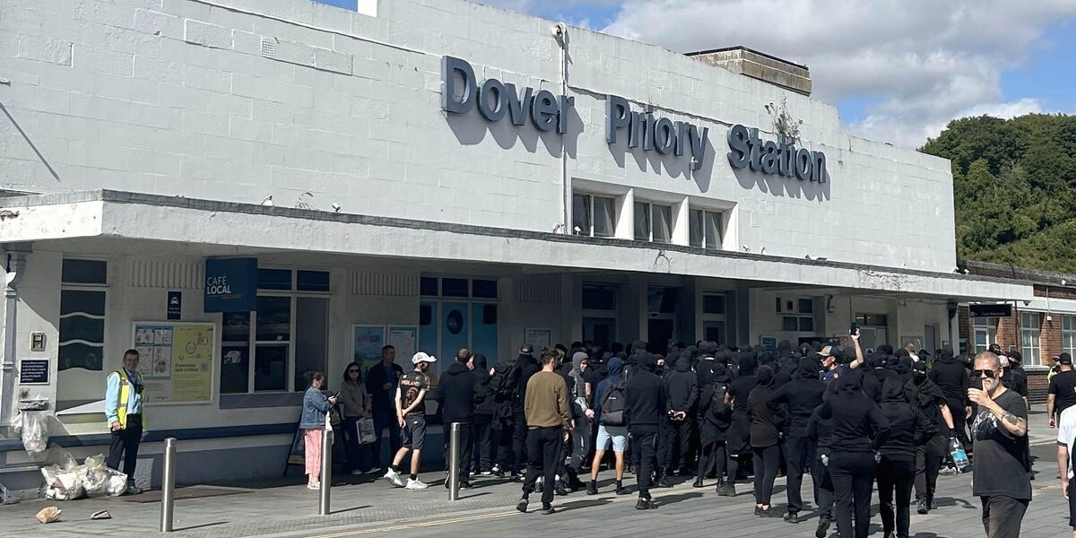 U.K. Anti-Migrant Protesters Draw Criticism for ‘Thuggish’ Tactics in Dover and Portsmouth U.K. Anti-Migrant Protesters Draw Criticism for ‘Thuggish’ Tactics in Dover and Portsmouth