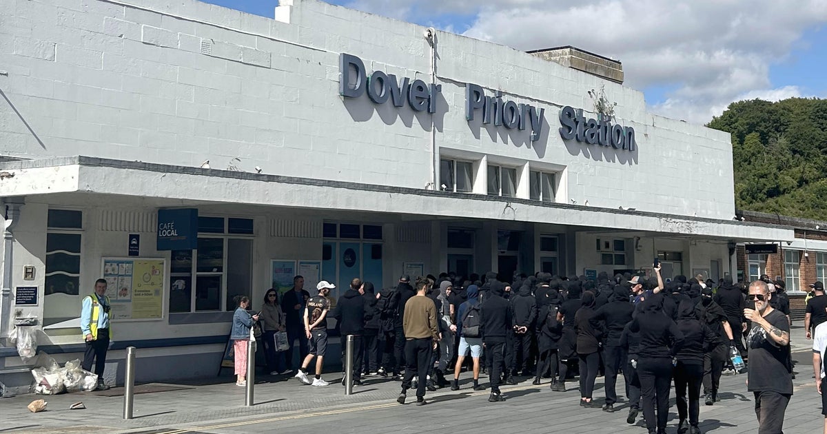 U.K. Anti-Migrant Protesters Draw Criticism for ‘Thuggish’ Tactics in Dover and Portsmouth U.K. Anti-Migrant Protesters Draw Criticism for ‘Thuggish’ Tactics in Dover and Portsmouth