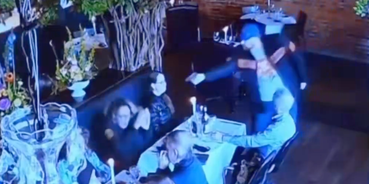 Man Attempts to Shoot Ex-Wife in Ohio Restaurant, Stopped by Gun Safety and Brave Waiter Man Attempts to Shoot Ex-Wife in Ohio Restaurant, Stopped by Gun Safety and Brave Waiter