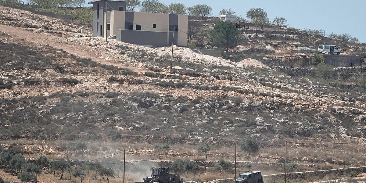 Israel Announces Closure of British Consulate in East Jerusalem Over Sanctions on West Bank Settlements Israel Announces Closure of British Consulate in East Jerusalem Over Sanctions on West Bank Settlements