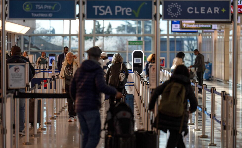 TSA Revives Gate Access for Non-Travelers at Select Airports TSA Revives Gate Access for Non-Travelers at Select Airports