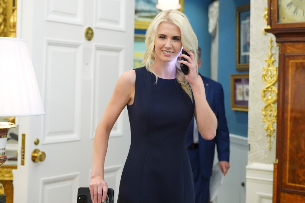 Trump Gave ,000 Holiday Gifts to White House Aides, Disclosures Reveal