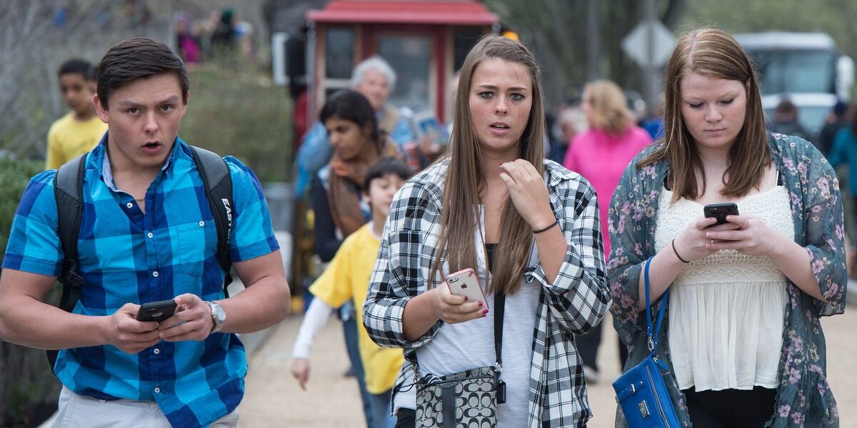 How to Help Kids Transition Away From Smartphones, New Research Suggests How to Help Kids Transition Away From Smartphones, New Research Suggests