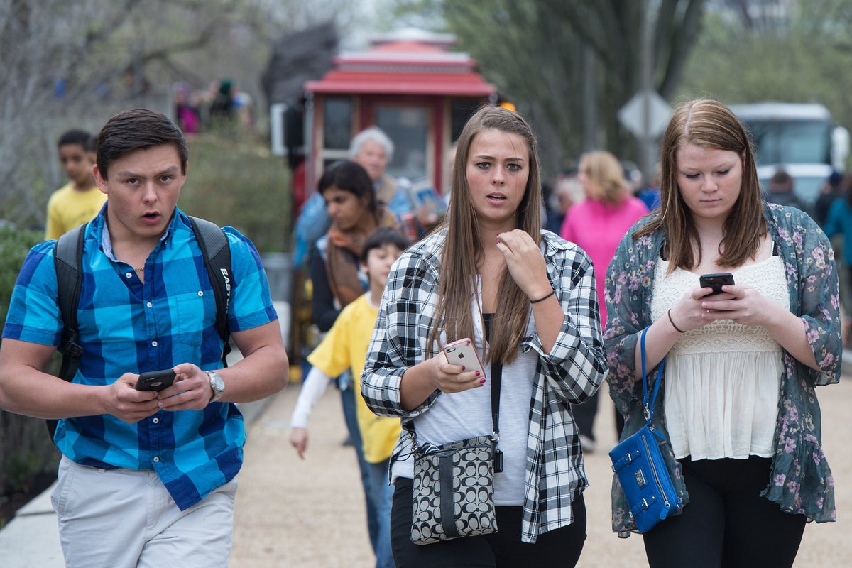 How to Help Kids Transition Away From Smartphones, New Research Suggests