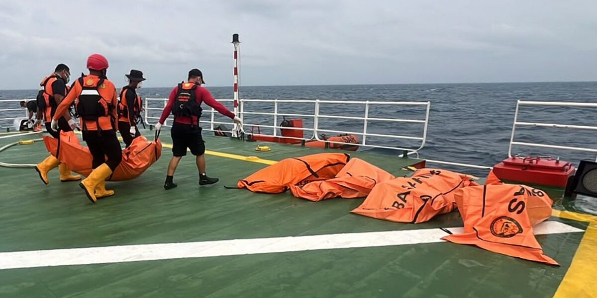 Indonesian Divers Recover 52 Bodies from Sinking Ferry, 83 Still Missing Indonesian Divers Recover 52 Bodies from Sinking Ferry, 83 Still Missing